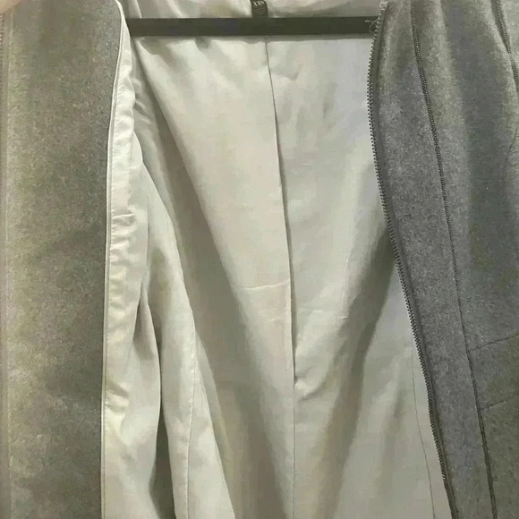 White House Black Market Wool Blend Gray Smoked Pearl Ball Chain Cape XXS $228 - Picture 9 of 9